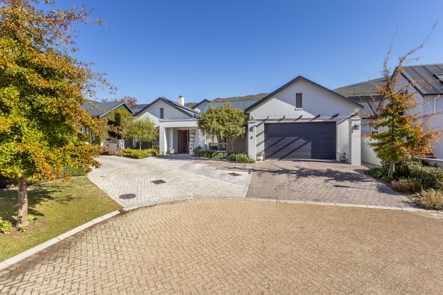 4 Bedroom Property for Sale in Lemoenkloof Western Cape